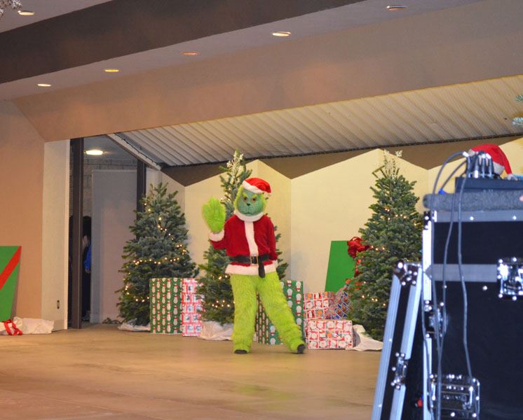 Holiday Snow Village 2015 62